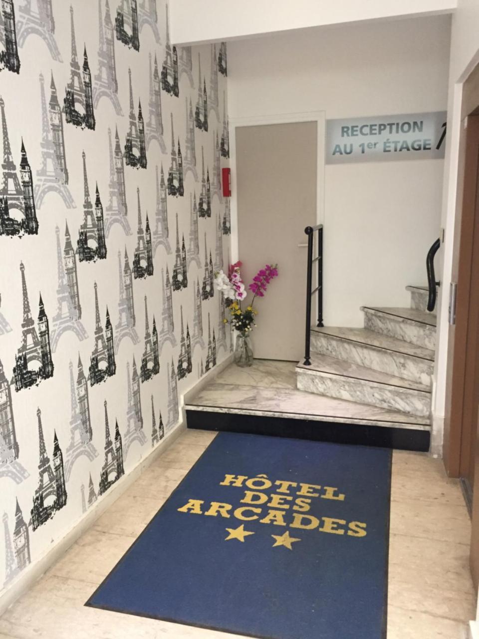 Hotel Des Arcades Реймс Экстерьер фото