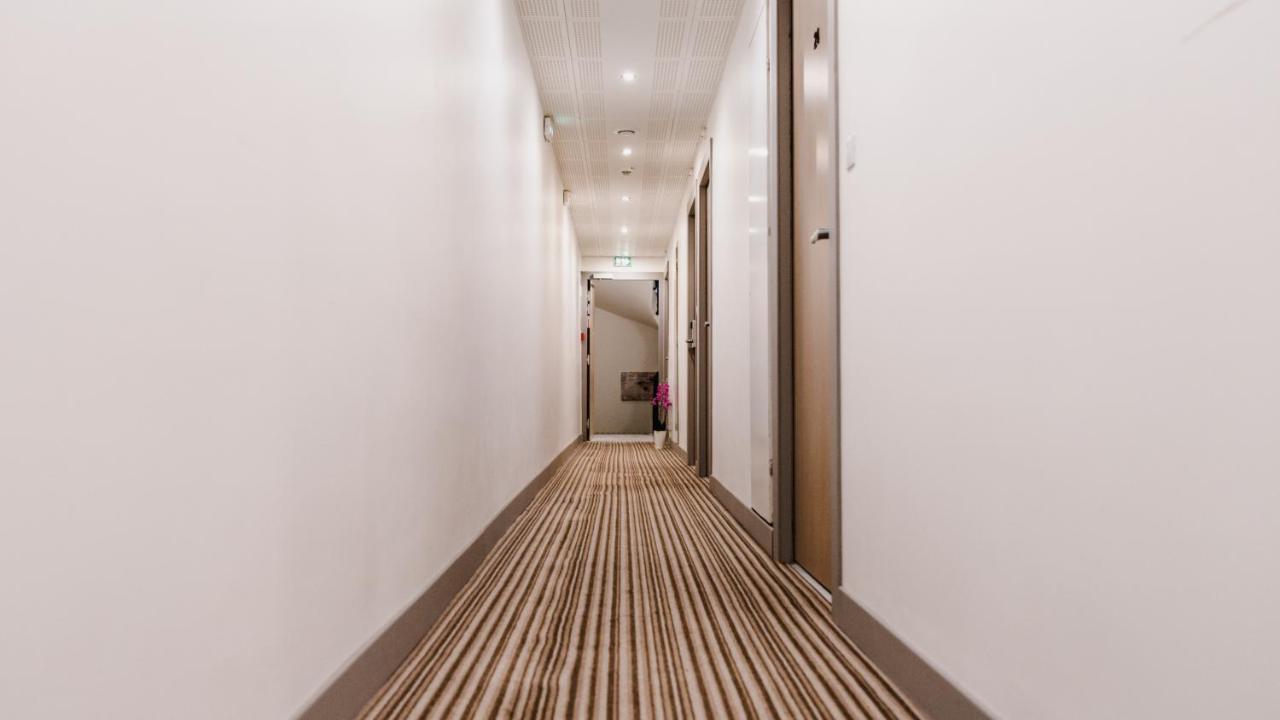 Hotel Des Arcades Реймс Экстерьер фото